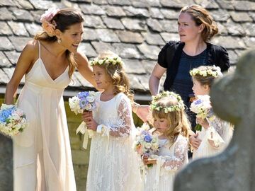 Mindestens genauso aufgeregt, wie die Braut: Die Brautjungfer und die Blumenmädchen
