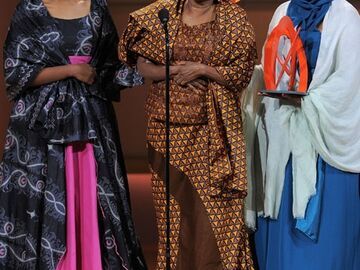 Dr. Hawa Abdi und ihre Töchter erhielten den Glamour-Preis für die Unterstützung von somalischen Flüchtlingen