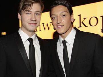 Jungstars unter sich: Schauspieler David Kross und Fußballer Mesut Özil