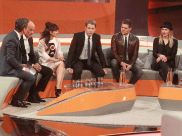 Die "Wetten, dass..?"-Couch gewohnt prominent besetzt. Unter den Gästen: Anna Loos, das Ehepaar Lauterbach, Oliver Pocher und Jazz-Sänger Michael Bublé