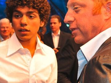 Pikant: Auch Boris Becker war mit seinem ältesten Sohn Noah zum Boxkampf erschienen. Das er auf seine Ex-Verlobte Sandy Meyer-Wölden traf, nahm er mit Humor 