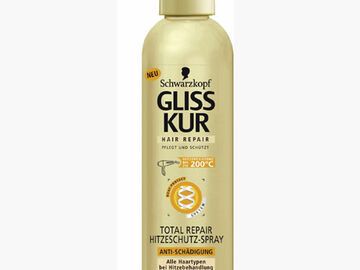 Zum Beispiel mit diesem Hitzeschutz: „Total Repair Hitzeschutz-Spray" von Gliss Kur, 200 ml, ca. 5 Euro