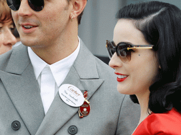 Im September bestätigte Burlesque-Tänzerin Dita Von Teese die Trennung von dem 13 Jahre jüngeren Hurts-Sänger´  Theo Hutchcraft. Er war ihr nicht Mann genug