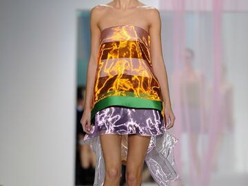 Bei Christian Dior schwebten die Models in irrisierenden Chiffon-Kreationen über den Catwalk.