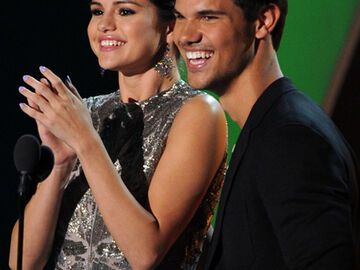 Seine Freundin Selena Gomez und "Twilight"-Star Taylor Lautner durften eine Auszeichnung vergeben
