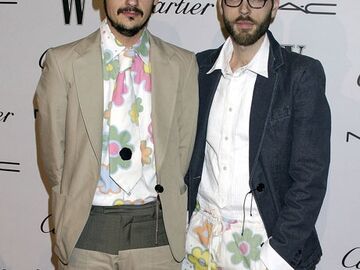 Das Designer-Duo Viktor & Rolf kennt man eigentlich nur mit ihren markanten Brillen