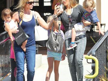 Die beiden Frauen haben jeweils zwei Kinder mit Hollywood-Star Charlie Sheen