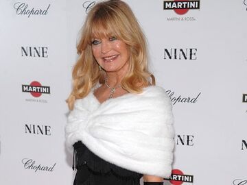 Goldie Hawn wärmte sich mit einer Fell-Stola
