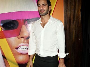 Typisch Marc Jacobs: Der Designer bevorzugt coole Schottenröcke. Er kanns tragen ...