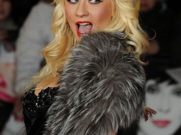 Auch in London wurde bereits gefeiert. An der Themse zeigten sich Christina Aguilera, Cher und Co. bestens gelaunt