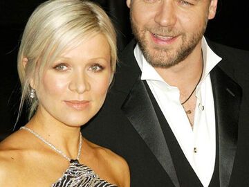 Russell Crowe und Danielle Spencer lernten sich vor 22 Jahren bei Dreharbeiten kennen. 1994 wurde geheiratet, nun folgte dieses Jahr die Trennung. Angeblich soll ihn seine Frau betrogen haben