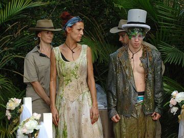 Und es steht auch schon direkt die erste Dschungelprüfung an.´ Fiona und Joey treten zur âDschungel Hochzeit" an