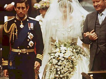 Am 29. Juli 1981 gaben sich Diana Spencer und Charles Mountbatten-Windsor, Fürst von Wales, in der Londoner Saint Pauls Cathedral das Ja-Wort
