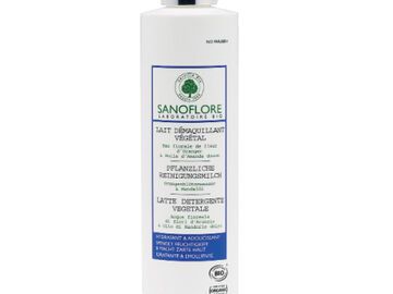 Reinigung mit Orangen-Blütenwasser und Mandelöl: Pflanzliche Reinigungs-Milch" von Sanoflore, 200 ml ca. 15 Euro