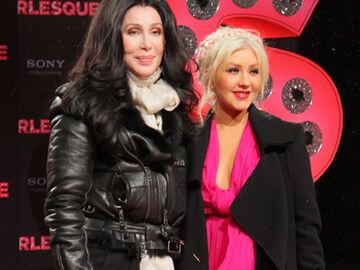 Cher und Christina sind zurzeit auf großer Promotion-Tour. Auf der ganzen Welt stellen sie ihren Film "Burlesque" vor