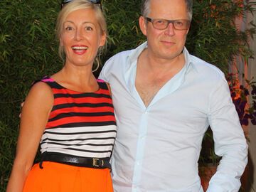 Somerlich gekleidet: Axel Milberg und Frau Judith