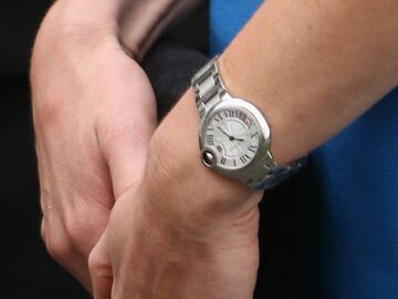 Die Cartier-Uhr kostet ca. 4350 Euro