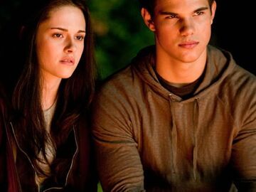 Wem gehört ihr Herz? "Bella" muss sich eingestehen, dass sie neben "Edward" auch Gefühle für den Werwolf "Jacob" (Taylor Lautner) hat. In "Eclipse" geht der Kampf um die Liebe also weiter ...