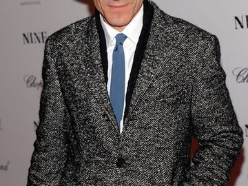 Elegant mit Hut und Mantel kam Schauspieler Daniel Day-Lewis zur Premiere von "Nine"