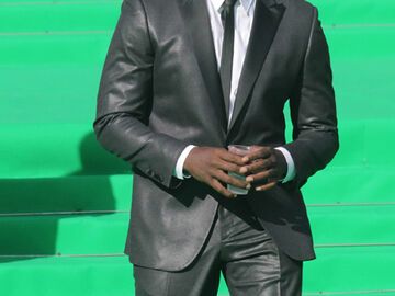 Transfrormer-Darsteller Tyrese Gibson ganz schick im grauen Anzug
