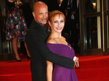 Schauspielerpaar: Andrea Sawatzki posiert in den Armen von Lebensgefährte Christian Berkel