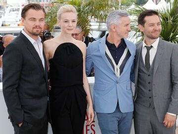 Leonardo DiCaprio, Carey Mulligan (in Balenciaga), Regisseur Baz Luhrman und Tobey Maguire sind in Cannes angekommen. Sie eröffnen die Filmfestspiele mit ihrem Film "Der große Gatsby"