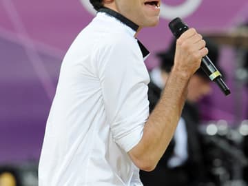 Mika verrär nach seinem Outing, dass er verliebt ist Mika verrär nach seinem Outing, dass er verliebt ist