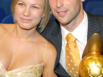 Der tschechische Torhüter Petr Cech mit seiner Frau Martina