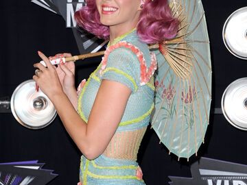 Pretty in Pink: Nach einer mehrgängien Färbe-Tortur trägt Katy Perry ihre Haare jetzt in knalligem pink