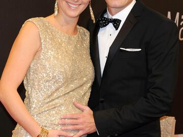 Der holländische Nationalspieler Arjen Robben mit Ehefrau Bernadien