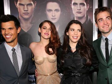Endlich hatte das Warten ein Ende: Gestern, 12. November, fand die Weltpremiere von "Twilight Saga: Breaking Dawn Part 2" in Los Angeles statt und nicht nur das wiedervereinte Paar Kristen Stewart und Robert Pattinson lief über den Roten Teppich