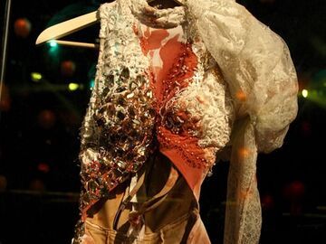 Das blutverschmierte Outfit von Lady GaGa