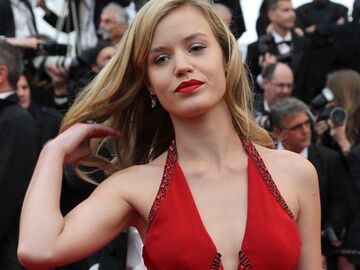 Leuchtend rot: Model Georgia May Jagger (ebenfalls in Robert Cavalli) reiste ebenfalls an die Côte d' Azur