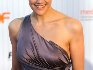 Bettina Zimmermann ist gerade erst Mutter eines Sohnes geworden. Doch für die "Lola" nahm sie sich diesen Abend frei. Die wunderschöne Schauspielerin glänzte in einem Seidenkleid von Versace