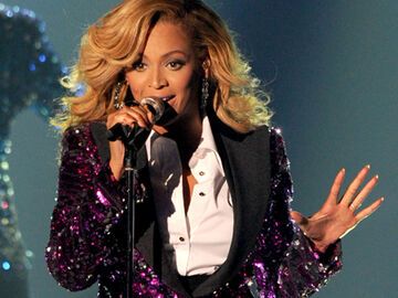 So glücklich und schön: Noch am selben Abend stand Beyoncé auf der Bühne und forderte das Publikum vor ihrer Performance auf âIch will, dass ihr aufsteht, ich will, dass ihr die Liebe spürt, die in mir heranwächst!"