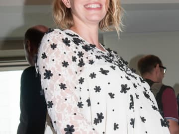 Simone Hanselmann hat eine kleine Tochter zur Welt gebracht Simone Hanselmann hat eine kleine Tochter zur Welt gebracht