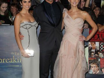 Kellan Lutz hat gleich zwei schöne Frauen im Arm: Nikki Reed und Ashley Greene