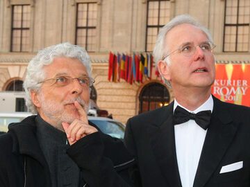 Andre Heller begutachtet die Wiener Hofburg mit Harald Schmidt