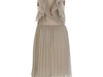 Geradezu elfenhaft wirkt dieses Kleid aus zartem Chiffon von Fornarina, ca. 160 Euro