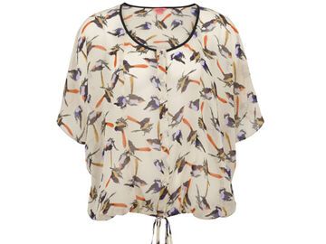 Ob zur Jeans, zum Lederrock oder zur Strickshorts, das süße Vogel-Shirt von Monsoon passt zu jedem Look. Top ca. 60 Euro