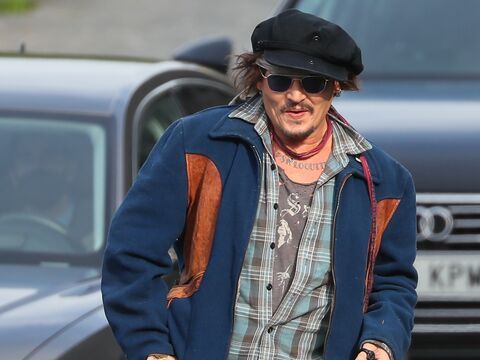 Johnny Depp unterwegs und happy