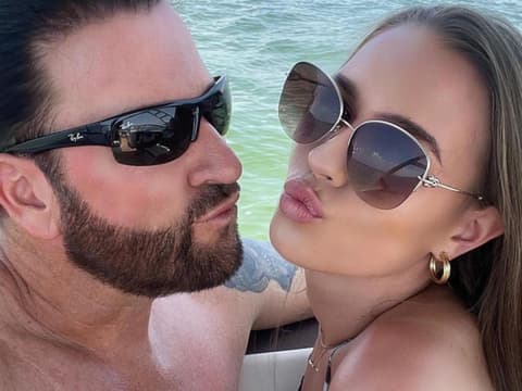 Michael Wendler und Laura Müller deuten einen Kuss an