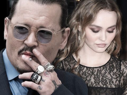 Johnny Depp schaut zur Seite und raucht, Lily-Rose Depp schaut nach unten