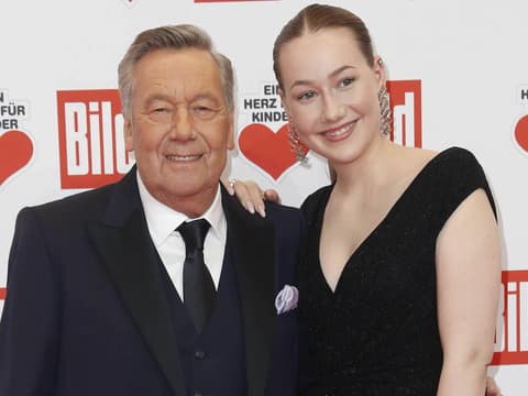 Roland Kaiser und Annalena Keiler bei der Ein Herz für Kinder-Gala 2022