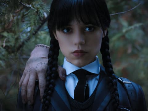 Jenna Ortega als Wednesday Addams