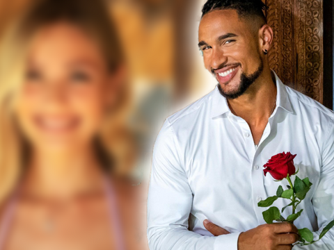 "Bachelor"-Kandidatin verschwommen, David Jackson mit einer Rose in der Hand