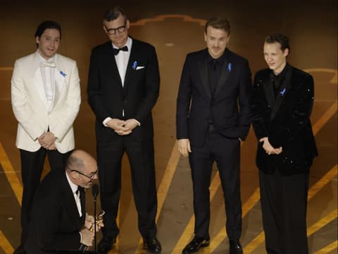 "Im Westen nichts Neues"-Cast steht bei den Oscars 2023 auf der Bühne