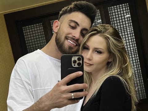 Servet und Loredana Wollny machen ein Selfie