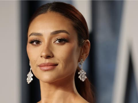 Shay Mitchell bei der Oscar-Verleihung 2023 