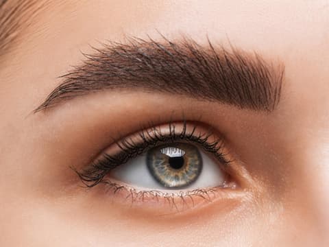 Echthaar statt Stift: Augenbrauen-Perücken bald Beauty-Trend? 